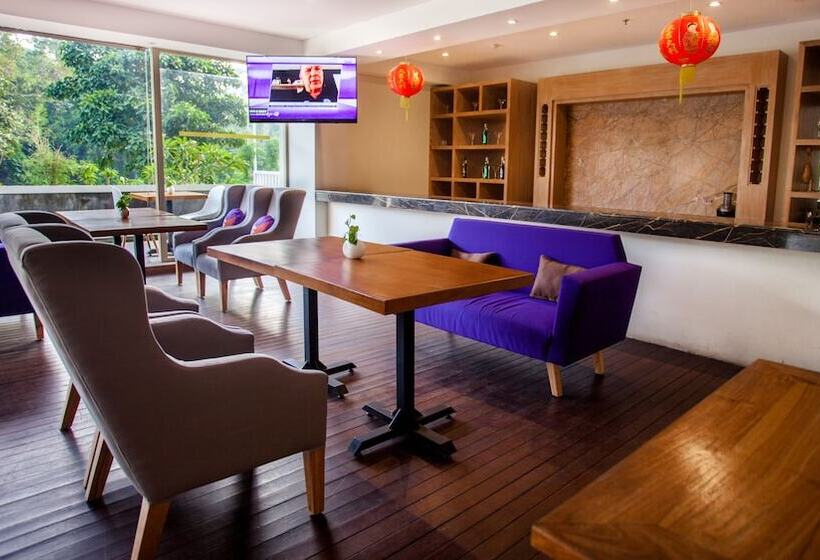 استراحتگاه Fox Hotel Jimbaran Beach