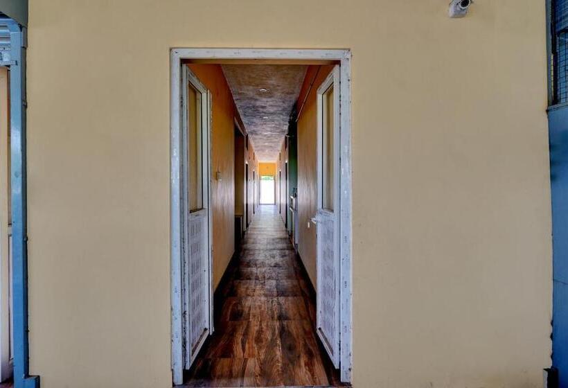 בית מלון כפרי Oyo Flagship Arun Residency