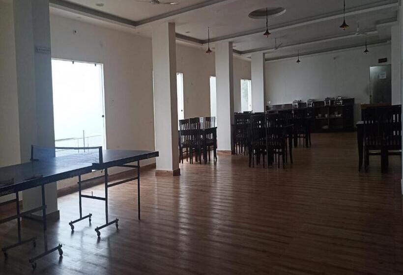 ホテル La Riqueza   Mussoorie   Dhanaulti Road   35 To 45 Mins Drive From Mussoorie