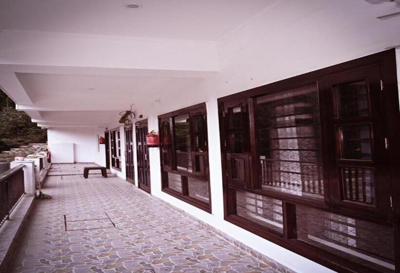 ホテル La Riqueza   Mussoorie   Dhanaulti Road   35 To 45 Mins Drive From Mussoorie