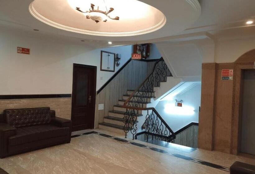 酒店 Panickers Residency   Ajmal Khan Market Near Karol Bagh Metro