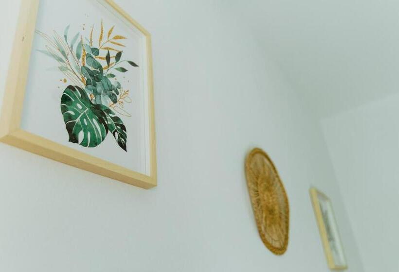 پانسیون Lemon Tree Rooms