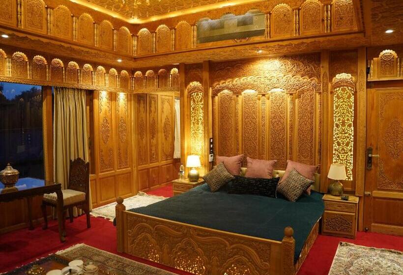 فندق Harmukh Houseboat By Stay Pattern