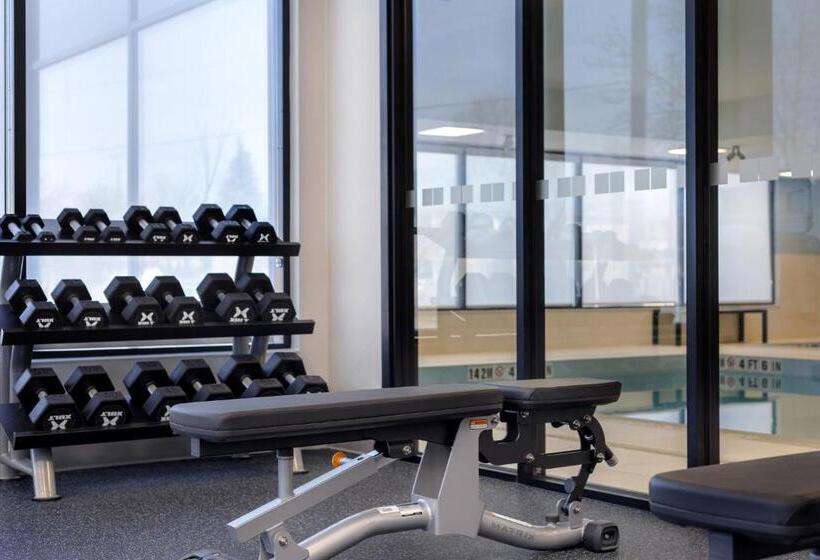 בית מלון כפרי Holiday Inn Express & Suites St Thomas