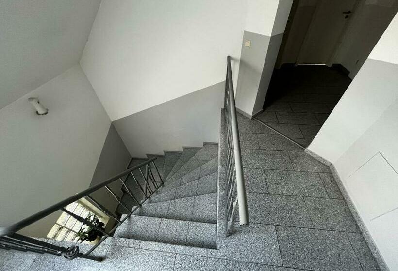 فندق صغير Zimmer In Neusserstrasse