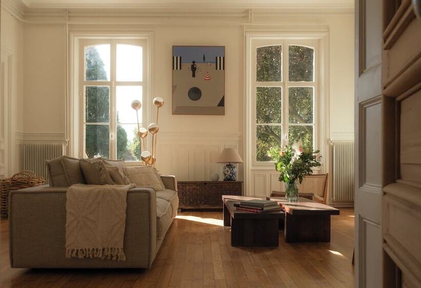 ベッドアンドブレックファースト Petit Chateau Vercourt