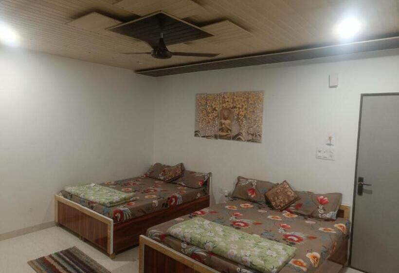 Hotel Meera