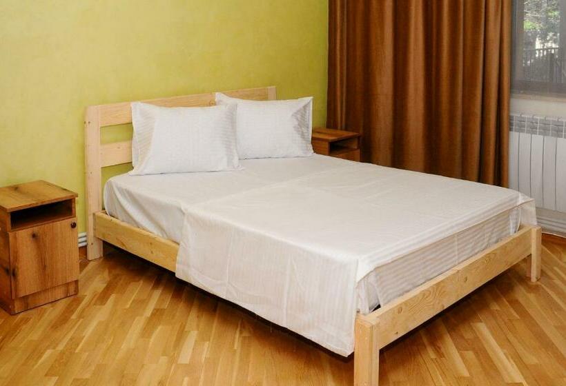 Kenut Hostel