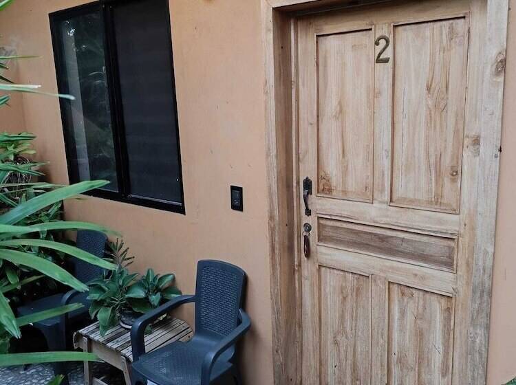 پانسیون Casa Shangri La