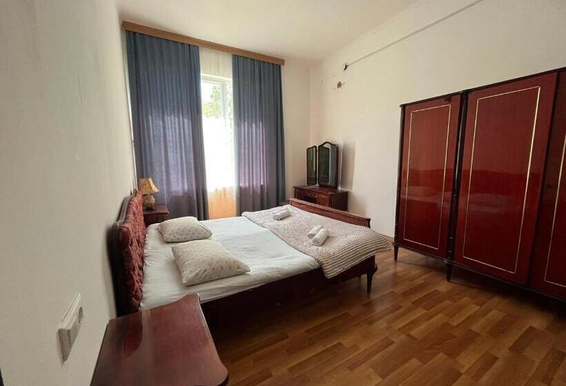 پانسیون Guest House Oasis   Tvishi