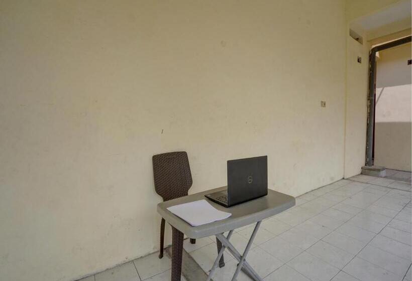 Отель Spot On 92902 Sunyoto Homestay Syariah