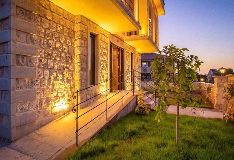 هتل Cappadocia Pyramid Stone House