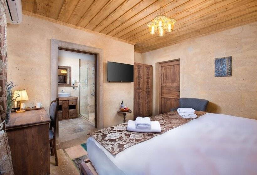هتل Cappadocia Pyramid Stone House