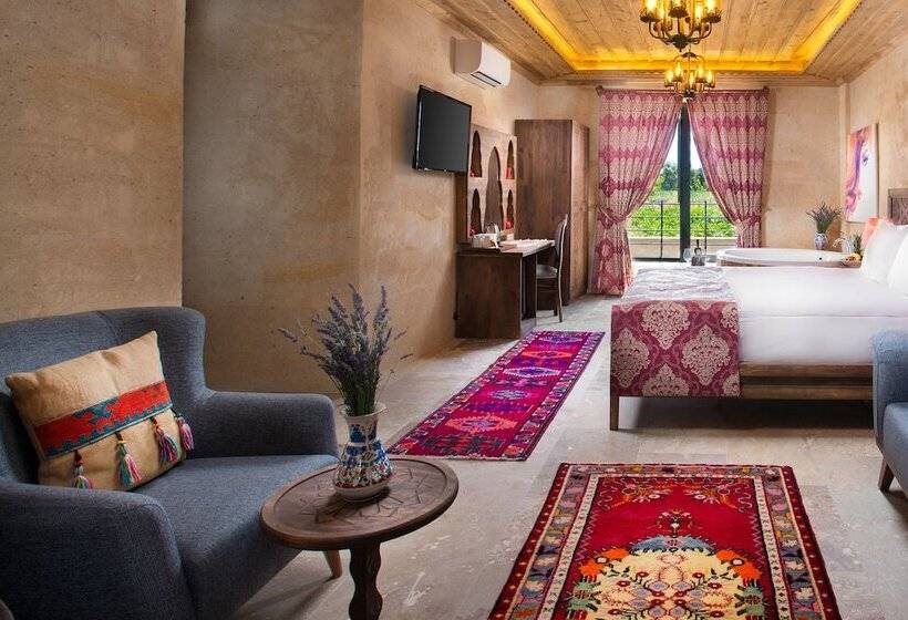 هتل Cappadocia Pyramid Stone House