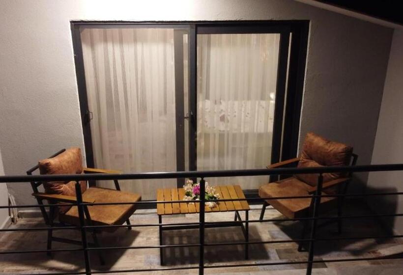 Trakheia Otel