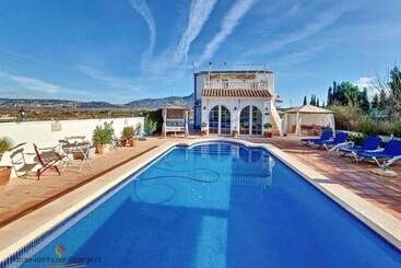 تختخواب و صبحانه Bb Casa Alegria