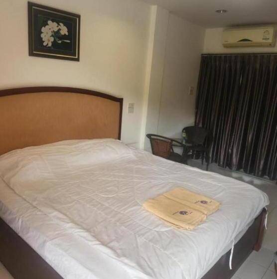 Отель Ekaluk Place Inn