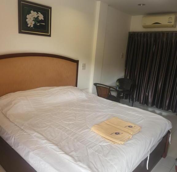 Отель Ekaluk Place Inn