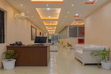 Itsy Hotels Kashi Grand, Bhu