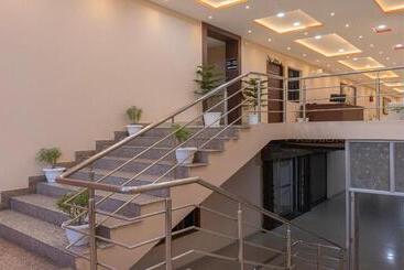 Itsy Hotels Kashi Grand, Bhu
