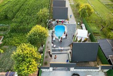 هاستل Resort La Familia