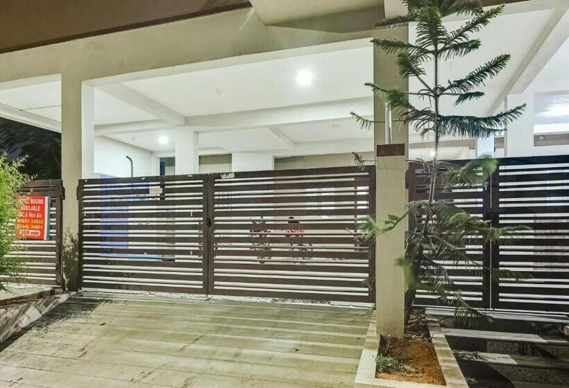 בית מלון כפרי O A K Residency