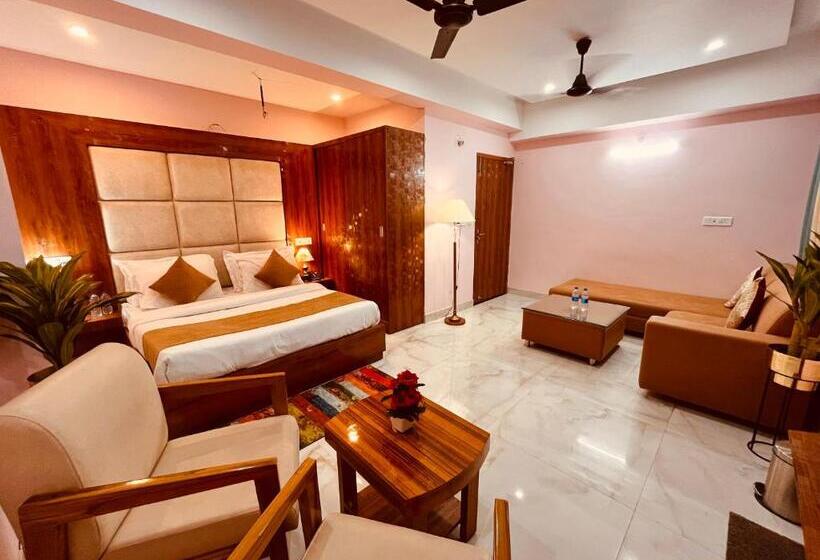 Tirath View Central Hotel   A Comfortable Stay