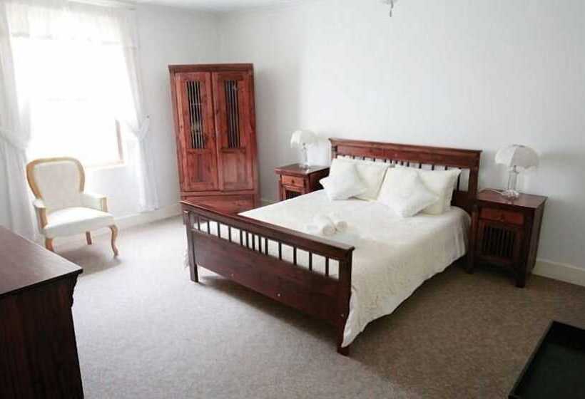 Bed and Breakfast District Six Guesthouse