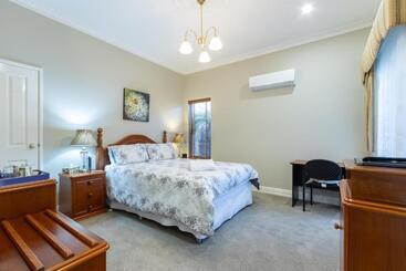 تختخواب و صبحانه Durham Lodge