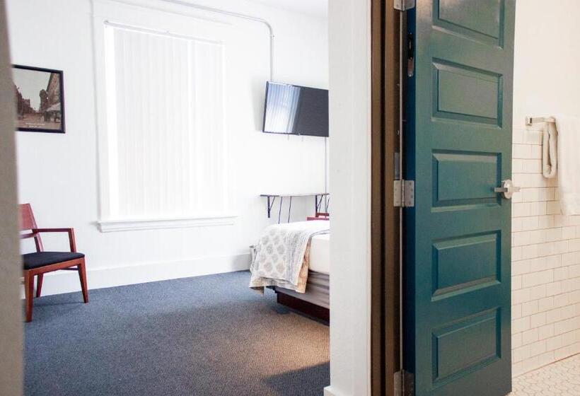 هتل 11th Avenue Hostel