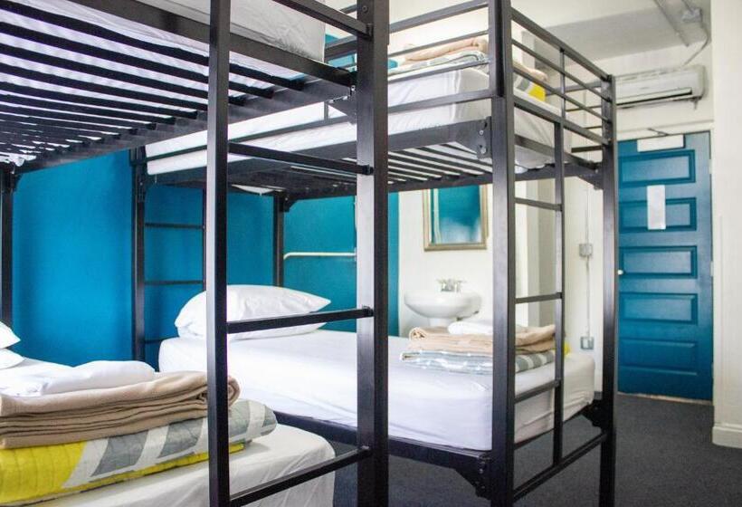 هتل 11th Avenue Hostel