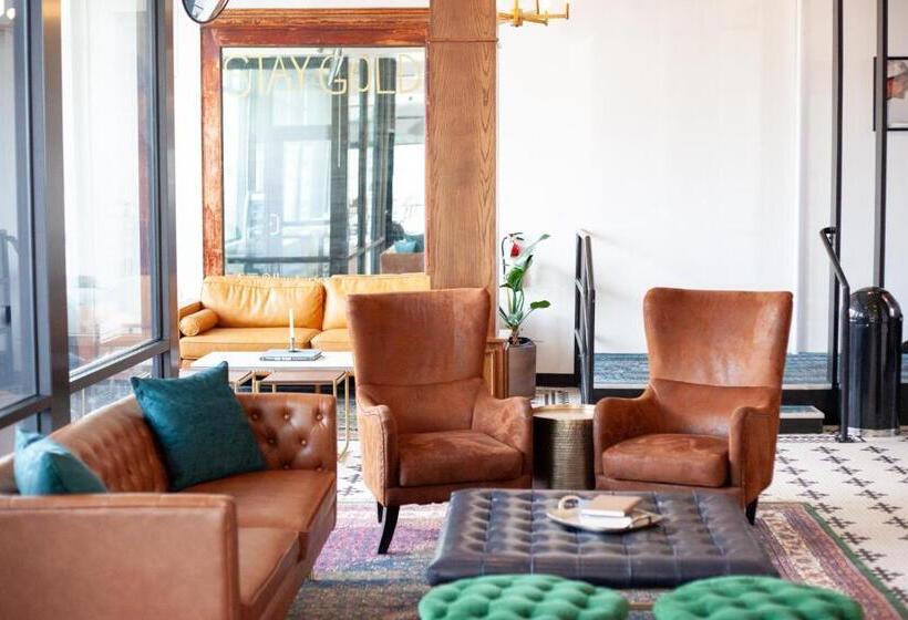 هتل 11th Avenue Hostel
