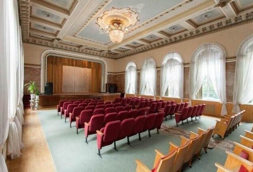 هتل Amaks Shakhter Sanatorium