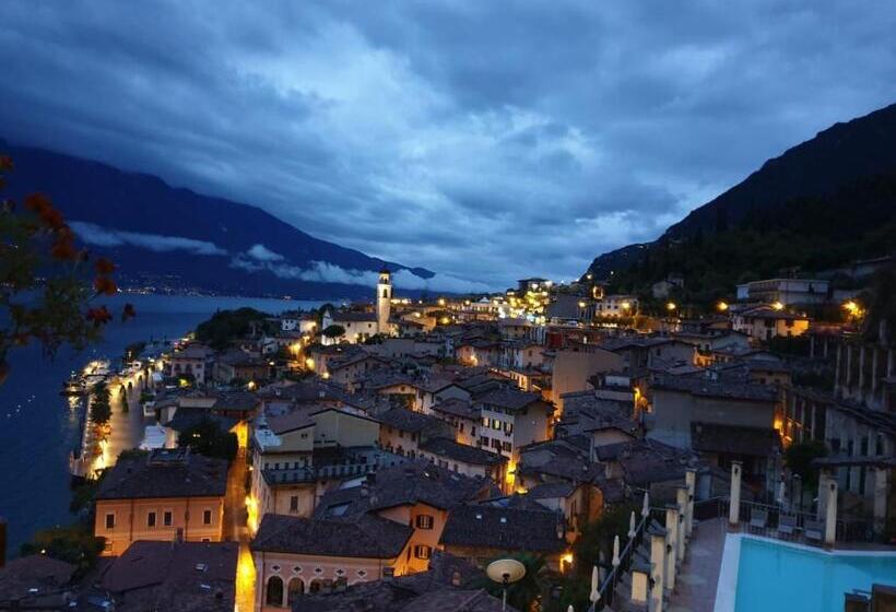 هتل Castell   Montagnoli Group