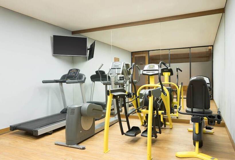 בית מלון כפרי Four Points By Sheraton Jakarta Thamrin