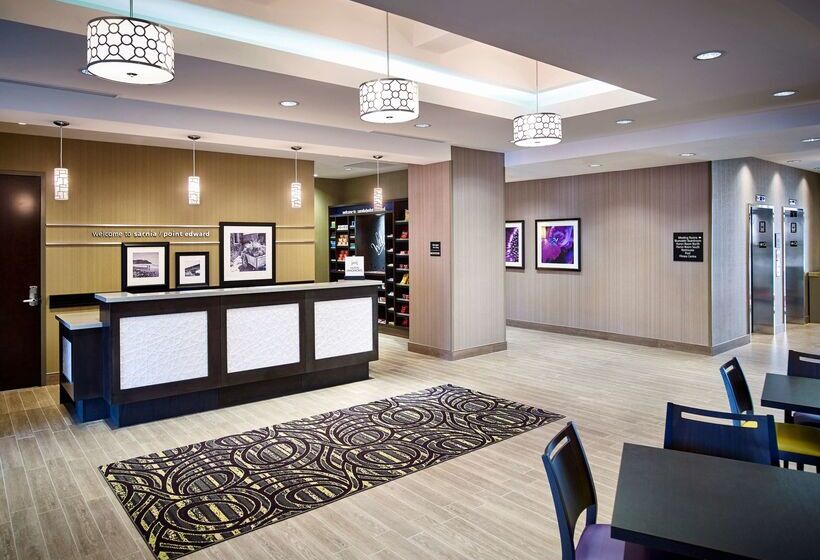 هتل Hampton Inn By Hilton Sarnia/point Edward