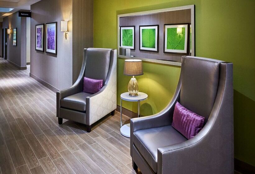 هتل Hampton Inn By Hilton Sarnia/point Edward