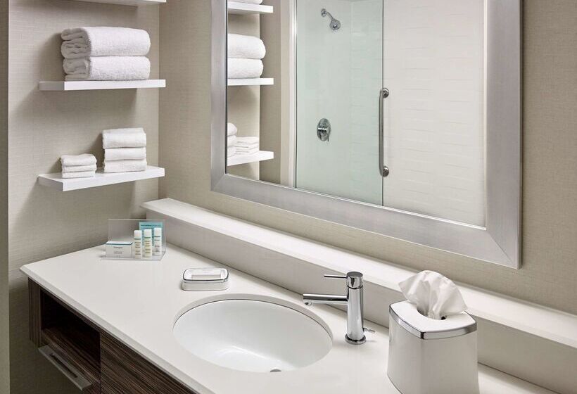 هتل Hampton Inn By Hilton Sarnia/point Edward