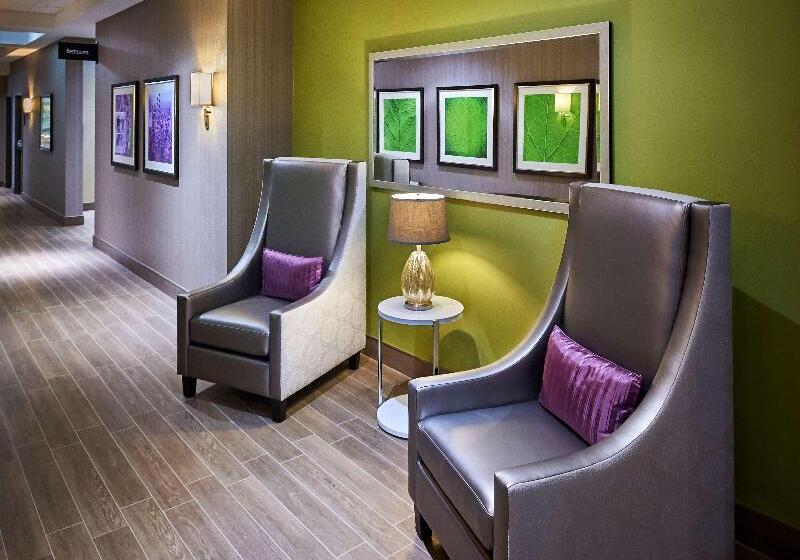 هتل Hampton Inn By Hilton Sarnia/point Edward