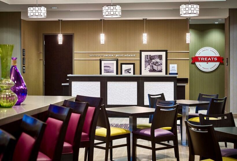 هتل Hampton Inn By Hilton Sarnia/point Edward