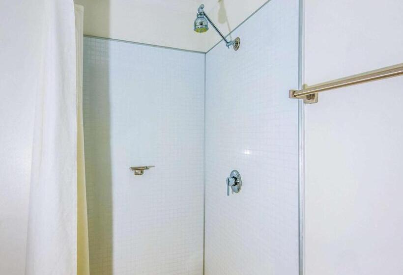 هتل Ibis Budget Brisbane Airport