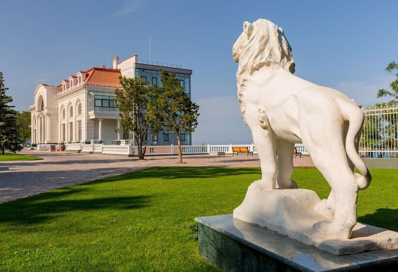 Kadorr Hotel Resort & Spa