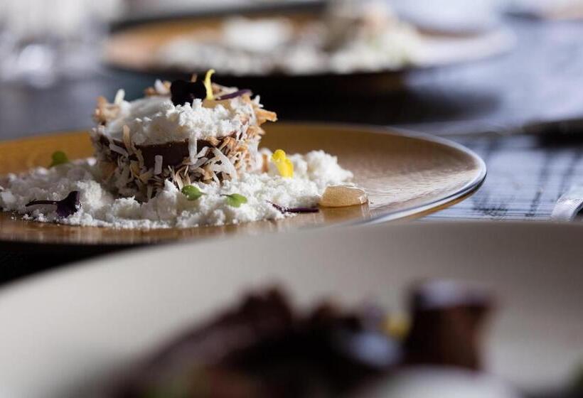 هتل Kimpton Seafire Resort + Spa, An Ihg