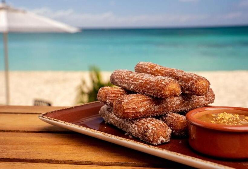 هتل Kimpton Seafire Resort + Spa, An Ihg