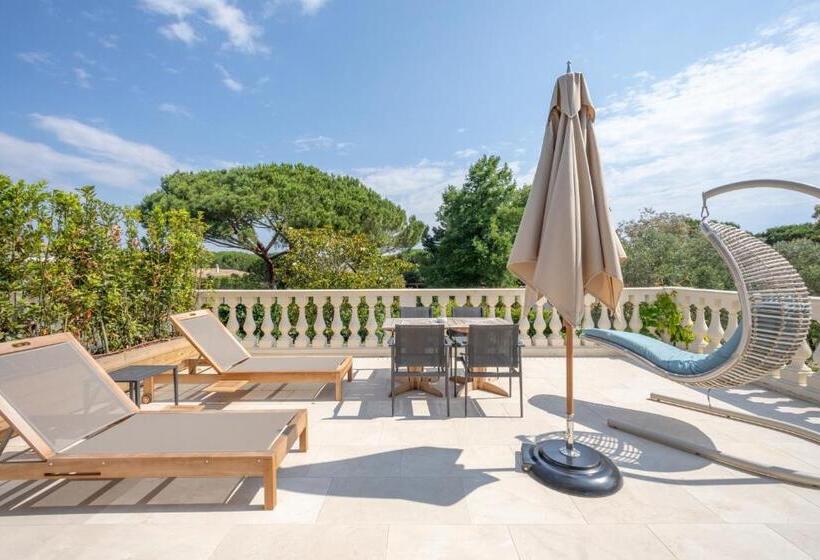 هتل La Bastide Des Salins