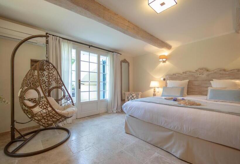 هتل La Bastide Des Salins