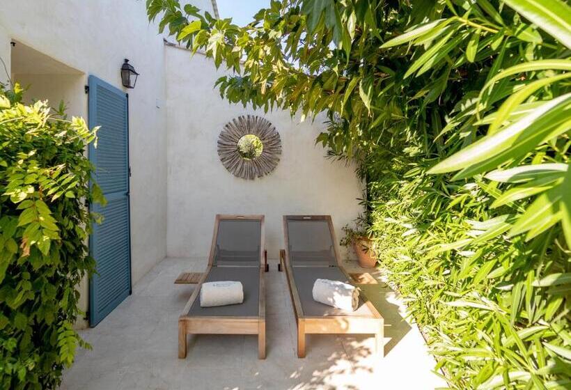 هتل La Bastide Des Salins