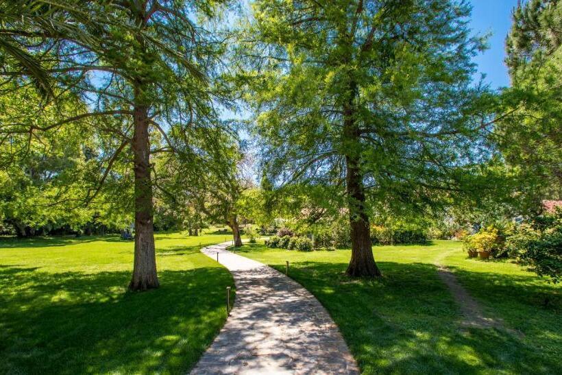 هتل La Bastide Des Salins