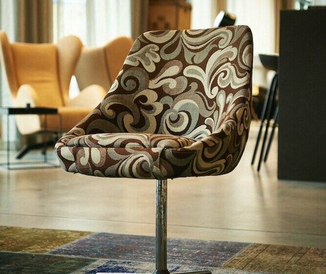 Отель Moxy Berlin Ostbahnhof