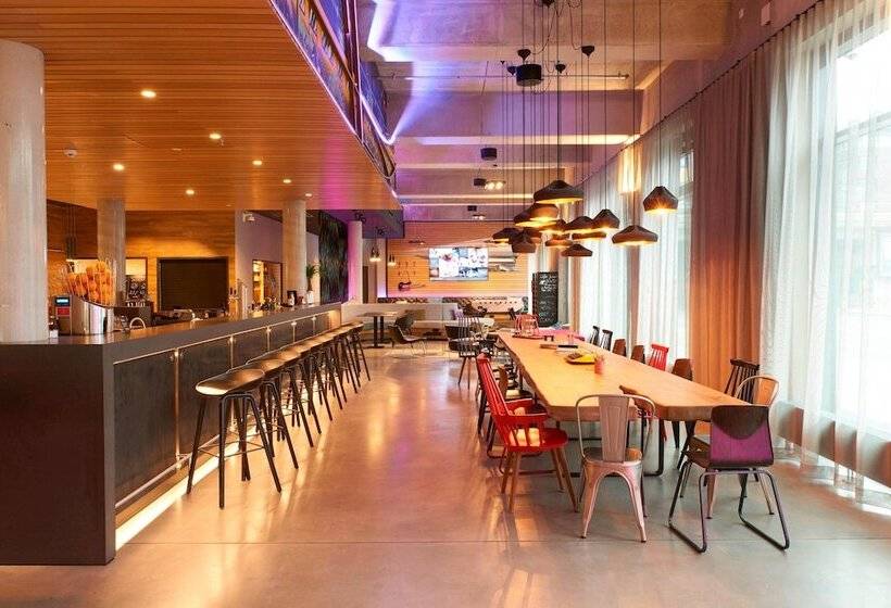 Отель Moxy Berlin Ostbahnhof